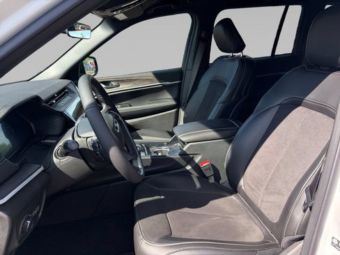 New 2026 Jeep Grand Cherokee Altitude AWD/4WD image 10