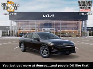New 2025 Kia K4 LXS image 1