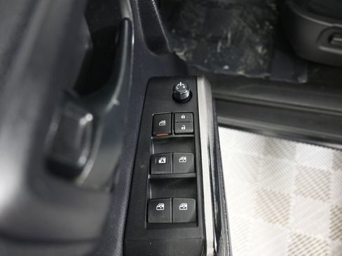 Used 2020 Toyota Tacoma SR5 AWD/4WD image 19