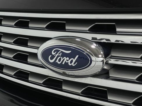 Used 2019 Ford Expedition Limited w/ Equipment Group 302A AWD/4WD image 40