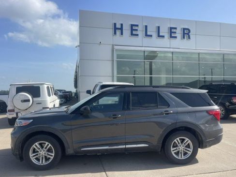 Used 2020 Ford Explorer XLT w/ Comfort Package AWD/4WD image 3