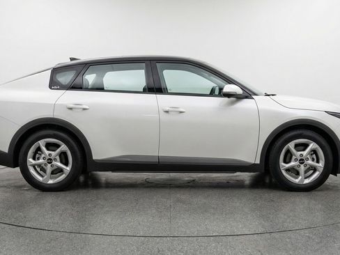 Used 2025 Kia K4 LXS image 11