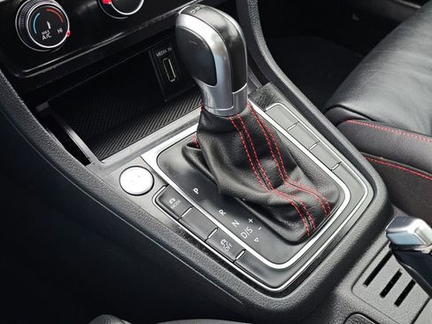 Used 2015 Volkswagen Golf image 25