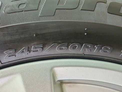 Used 2018 Ford Explorer XLT w/ Equipment Group 202A AWD/4WD image 32
