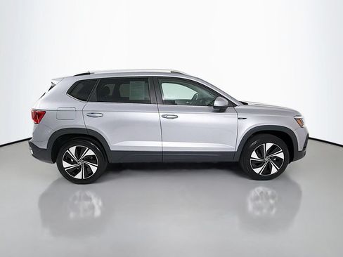 Used 2023 Volkswagen Taos SE w/ Panoramic Sunroof Package AWD/4WD image 8