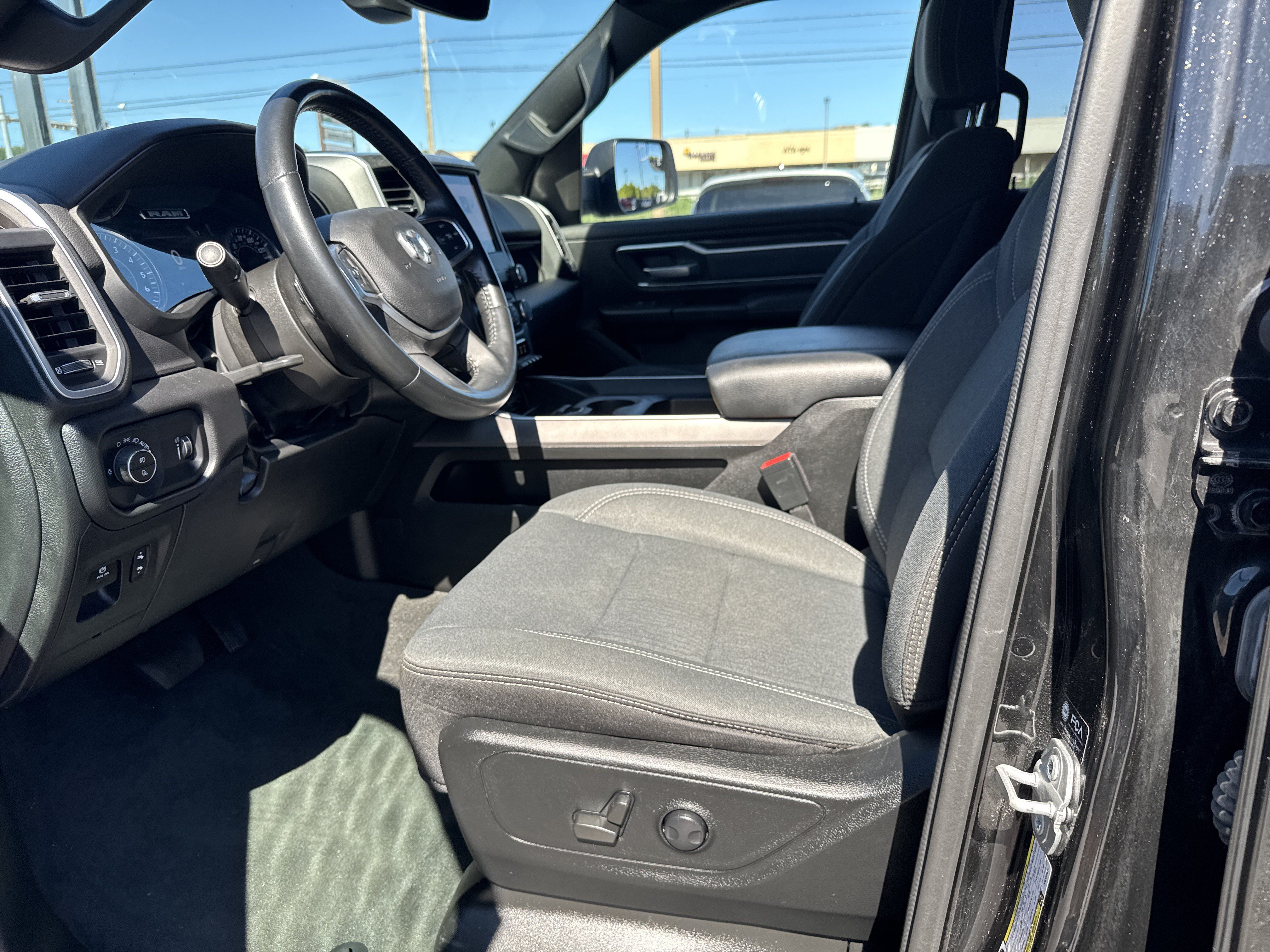 Used 2022 RAM 1500 Big Horn AWD/4WD image 12