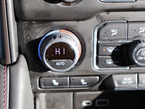 Used 2022 Chevrolet Suburban RST w/ Sport Performance Package image 29