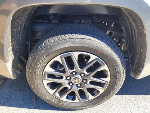 Used 2023 Toyota Tundra Limited image 11