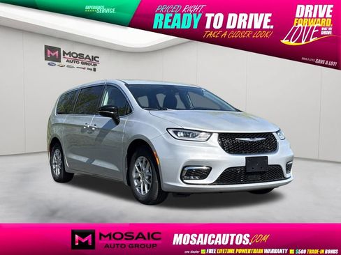 Used 2024 Chrysler Pacifica Touring-L FWD image 1