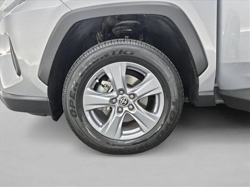 Used 2022 Toyota RAV4 XLE w/ Convenience Package FWD image 28