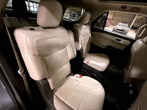 Certified 2021 Ford Explorer Platinum w/ Equipment Group 601A image 26