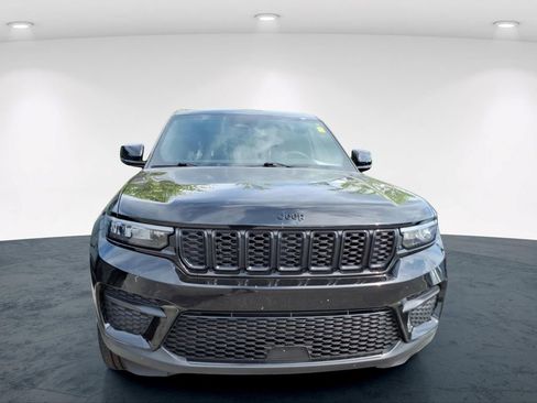 Certified 2024 Jeep Grand Cherokee Altitude AWD/4WD image 8