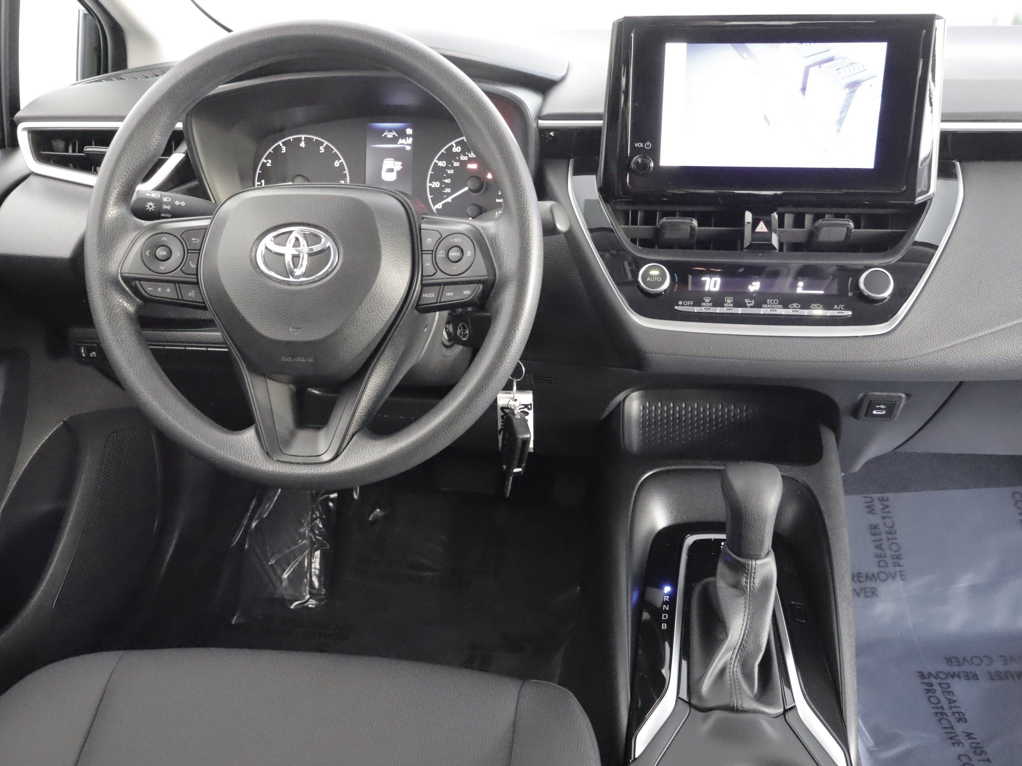 Used 2024 Toyota Corolla LE FWD image 2