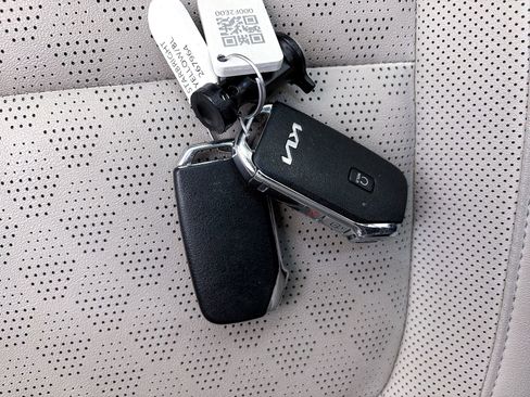 Used 2022 Kia Seltos SX w/ Sunroof Package image 29