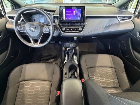 Certified 2025 Toyota Corolla Hatchback w/ SE Package FWD image 32
