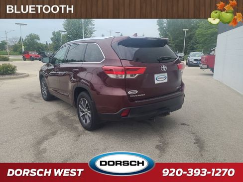 Used 2018 Toyota Highlander XLE AWD/4WD image 3
