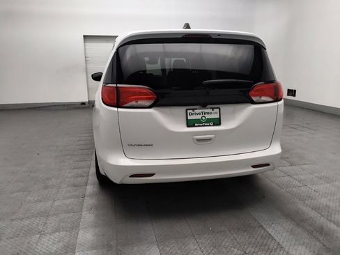 Used 2023 Chrysler Voyager LX FWD image 6