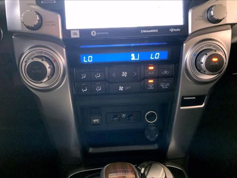 Used 2022 Toyota 4Runner Limited AWD/4WD image 33