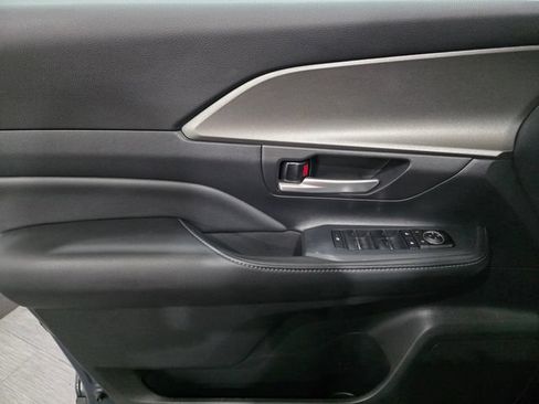 Used 2025 Toyota Grand Highlander AWD Hybrid image 10