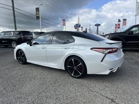 Used 2019 Toyota Camry XSE image 3