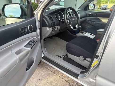Used 2012 Toyota Tacoma PreRunner w/ SR5 Pkg RWD image 5