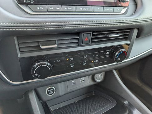 Used 2023 Nissan Rogue S image 9