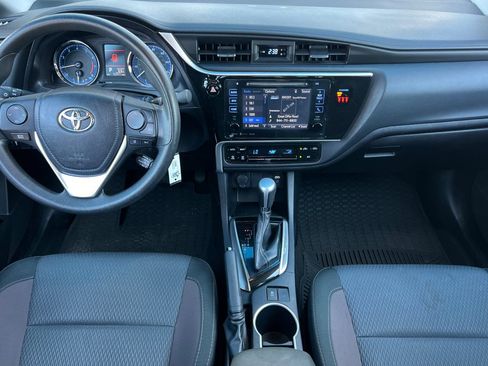Used 2018 Toyota Corolla LE FWD image 16
