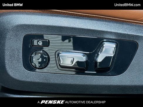 Used 2025 BMW X7 xDrive40i w/ M Sport Package AWD/4WD image 4