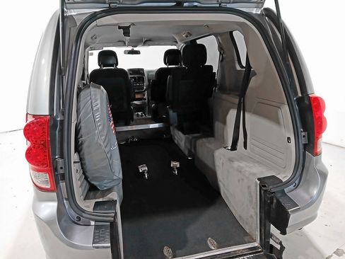 Used 2013 Dodge Grand Caravan American Value Package image 8