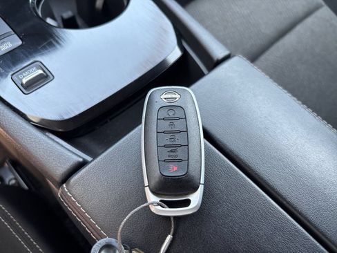 Used 2025 Nissan Rogue SV FWD image 17