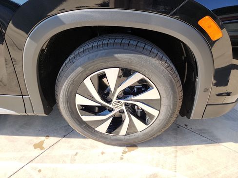New 2026 Volkswagen Tiguan S FWD image 9