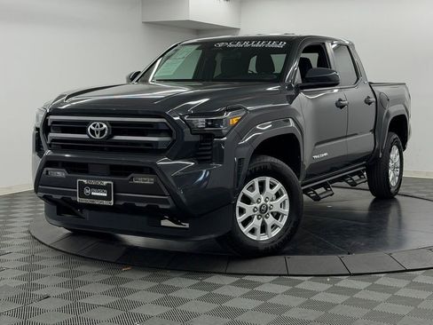 Used 2025 Toyota Tacoma SR5 AWD/4WD image 3