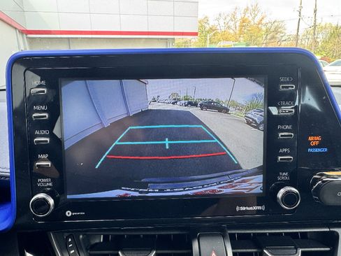 Used 2022 Toyota C-HR XLE FWD image 16