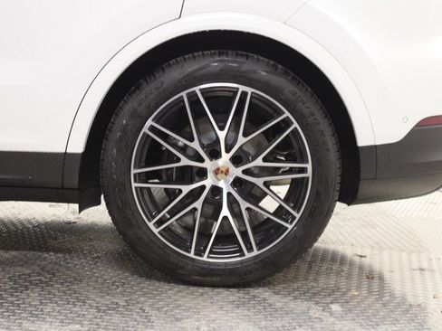 Certified 2025 Porsche Cayenne image 18
