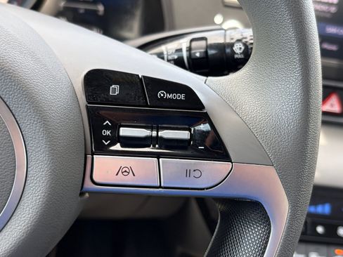 Used 2023 Hyundai Elantra SEL w/ Preferred Accessory Package FWD image 19