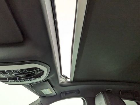 Used 2023 Porsche Macan Base image 28