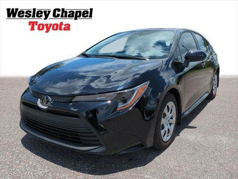 Certified 2025 Toyota Corolla LE FWD image 1
