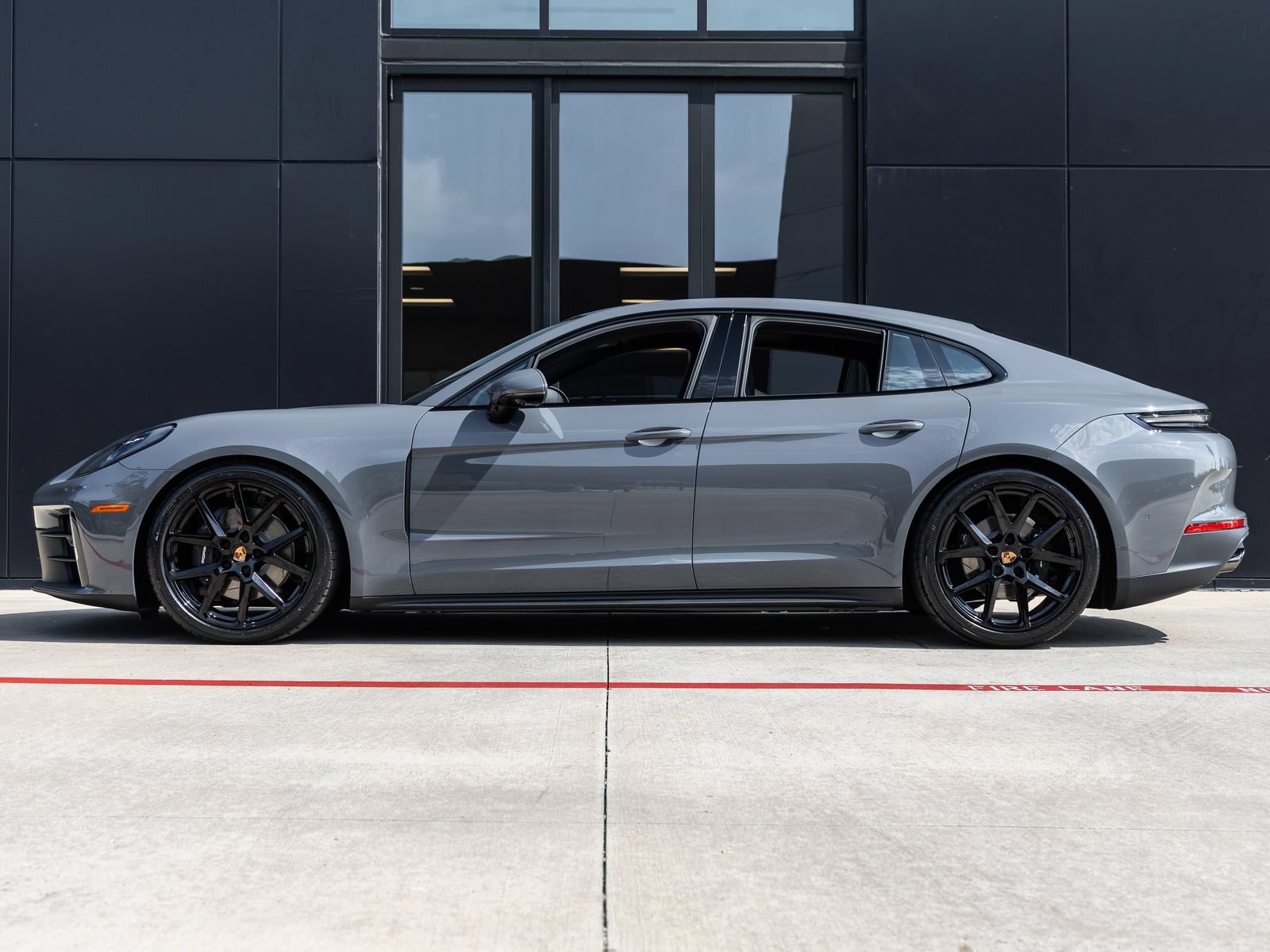 New 2026 Porsche Panamera 4 AWD/4WD image 2
