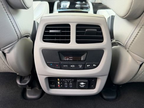 Used 2017 Honda Pilot Touring image 13