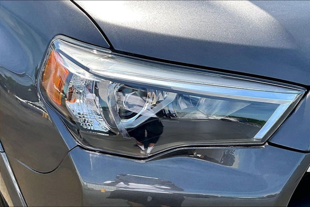 Used 2023 Toyota 4Runner Limited AWD/4WD image 32