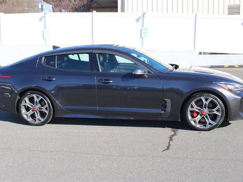 Used 2019 Kia Stinger GT2 image 9
