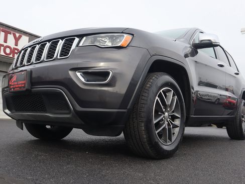 Used 2018 Jeep Grand Cherokee Limited image 16