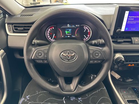 Used 2024 Toyota RAV4 XLE FWD image 17