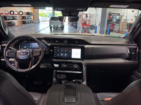 Used 2022 GMC Sierra 1500 AT4 w/ AT4 Premium Package AWD/4WD image 16