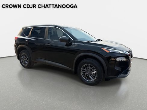 Used 2023 Nissan Rogue S image 2