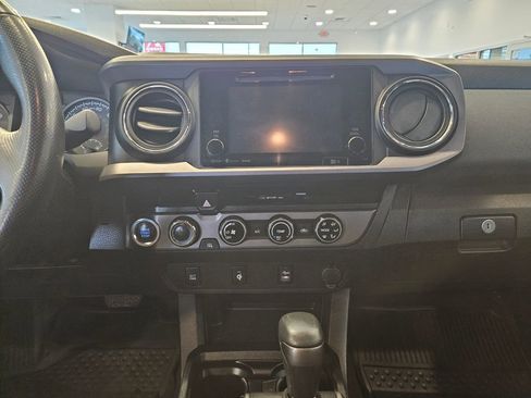 Used 2017 Toyota Tacoma TRD Off-Road w/ Tow Package (A/T) AWD/4WD image 16