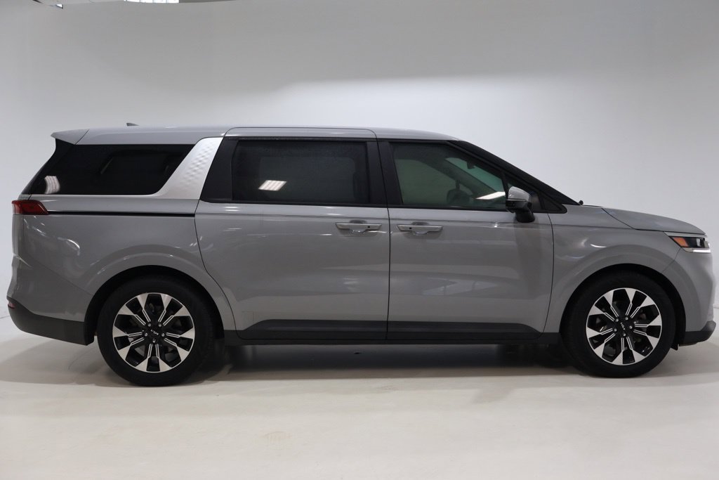 Used 2023 Kia Carnival EX FWD image 9