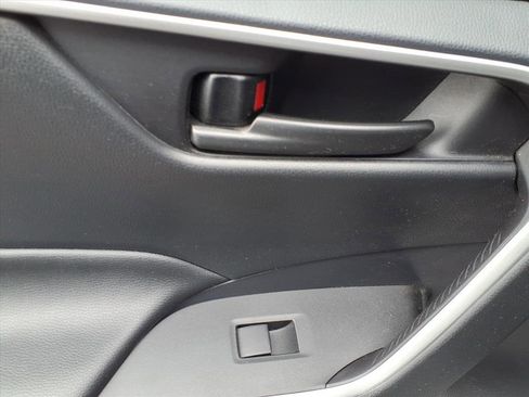 Used 2019 Toyota RAV4 LE w/ Carpet Mat Package image 13