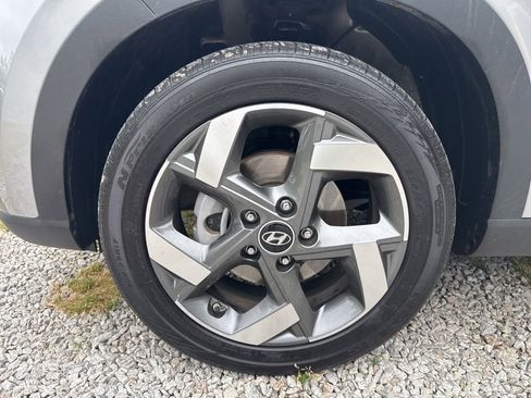 Used 2025 Hyundai Venue SEL FWD image 13