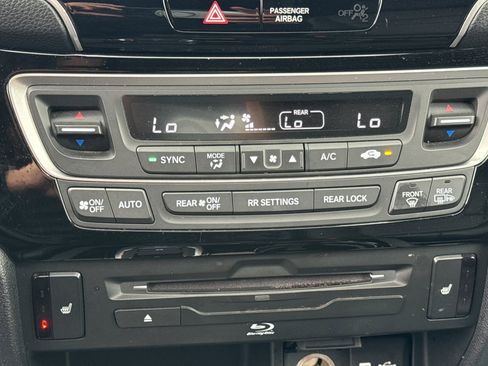 Used 2020 Honda Pilot Touring image 28